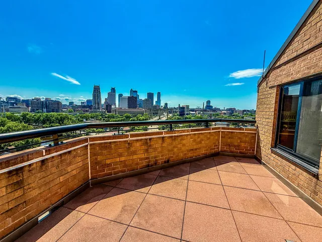 $334,900 | 110 1st Avenue Northeast, Unit 1006, Minneapolis, MN 55413