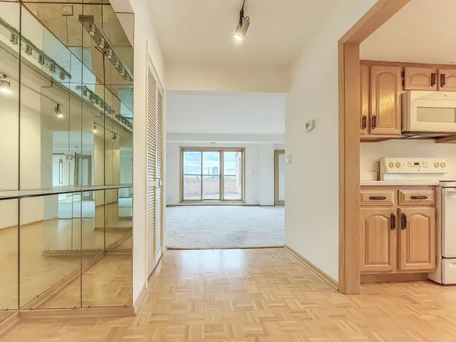$334,900 | 110 1st Avenue Northeast, Unit 1006, Minneapolis, MN 55413