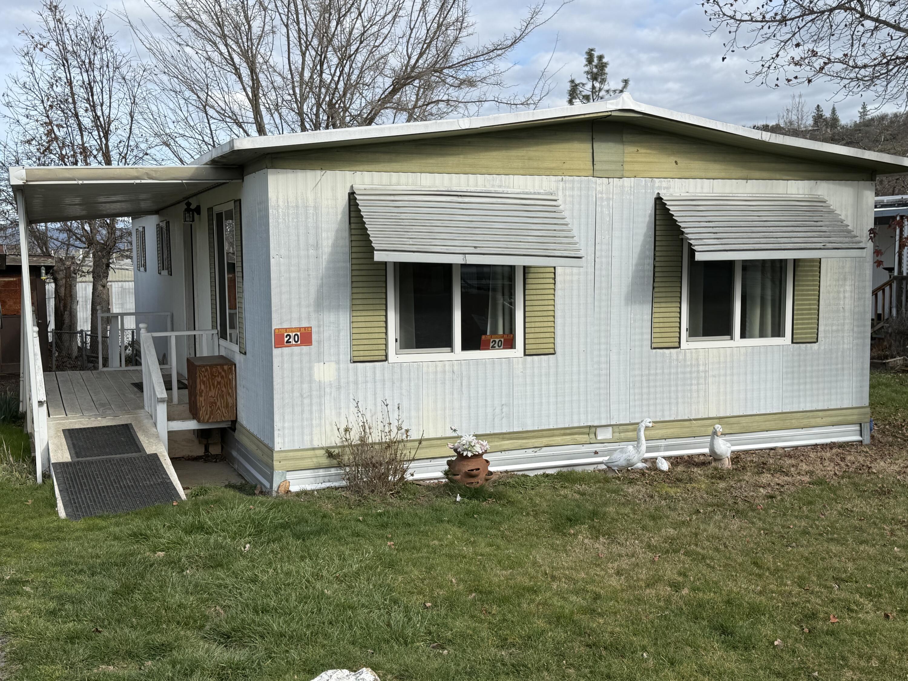 a front view of house with yard