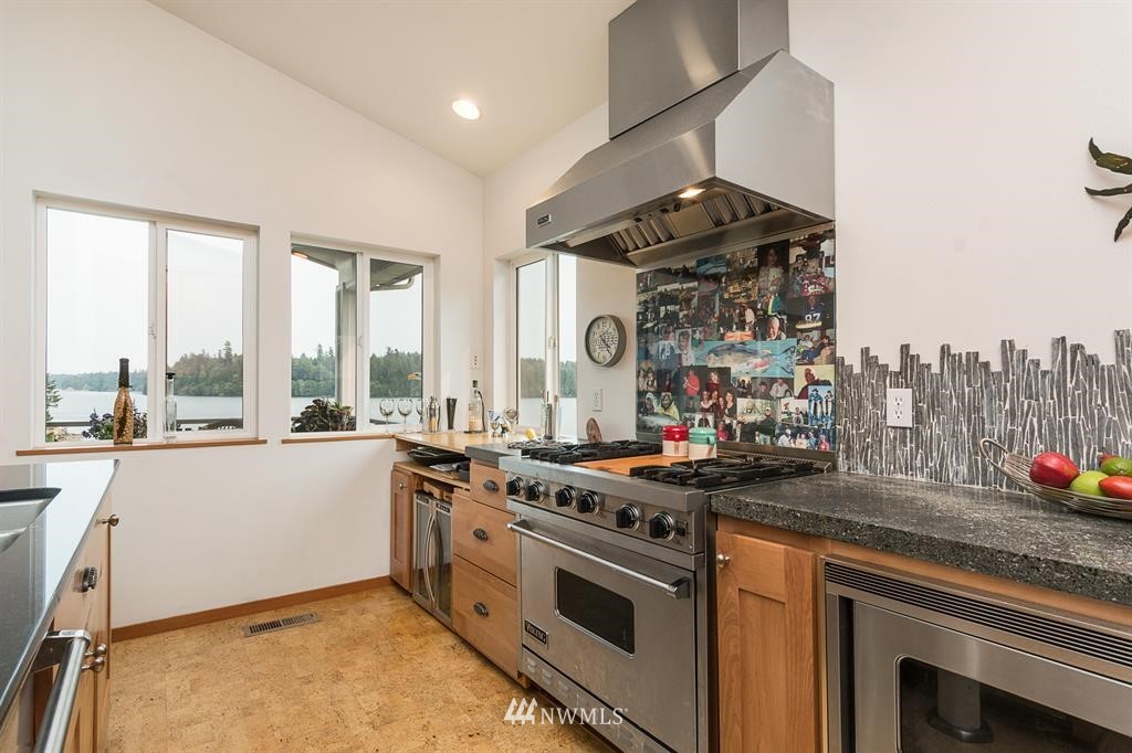 71 East Rustle Way Grapeview, WA 98546 - Photo 7 of 25 Gallery Image 7