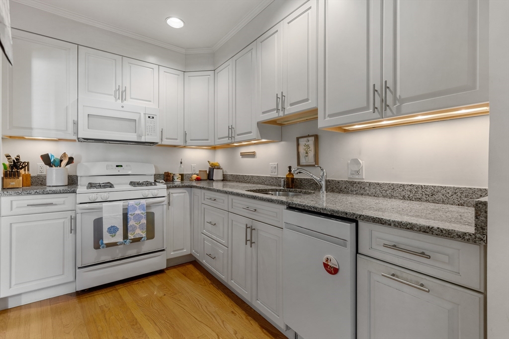 13 Harvard Street, Unit 2 Boston, MA 02129 - Photo 6 of 19