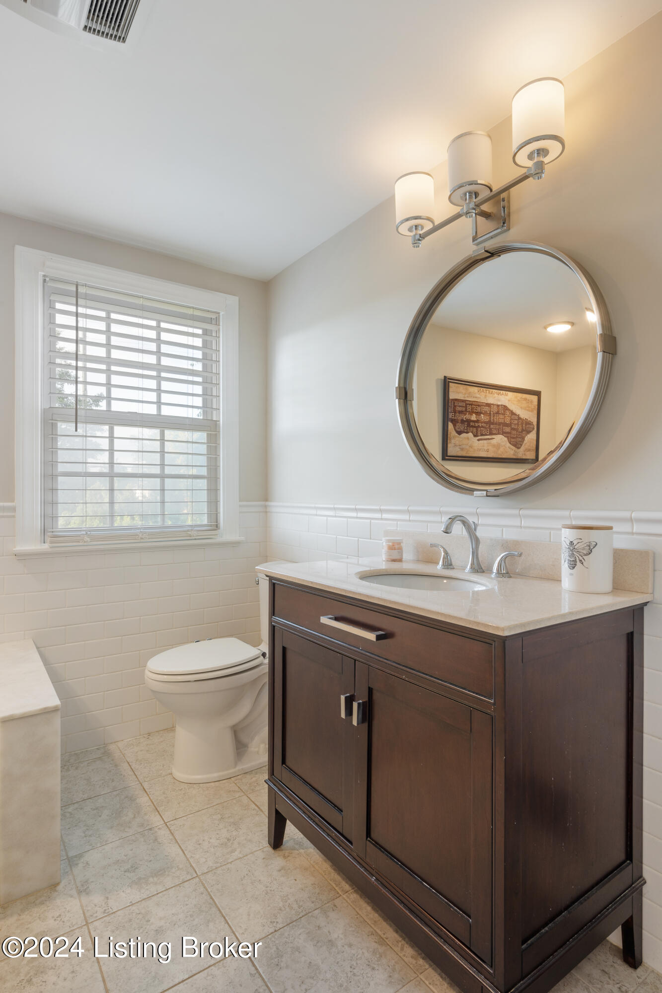 103 Hemingway Road Louisville, KY 40207 - Photo 17 of 41 2nd floor full bath