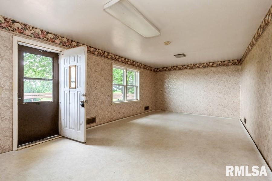 7870 Pryor Road Albany, IL 61230 - Photo 8 of 16