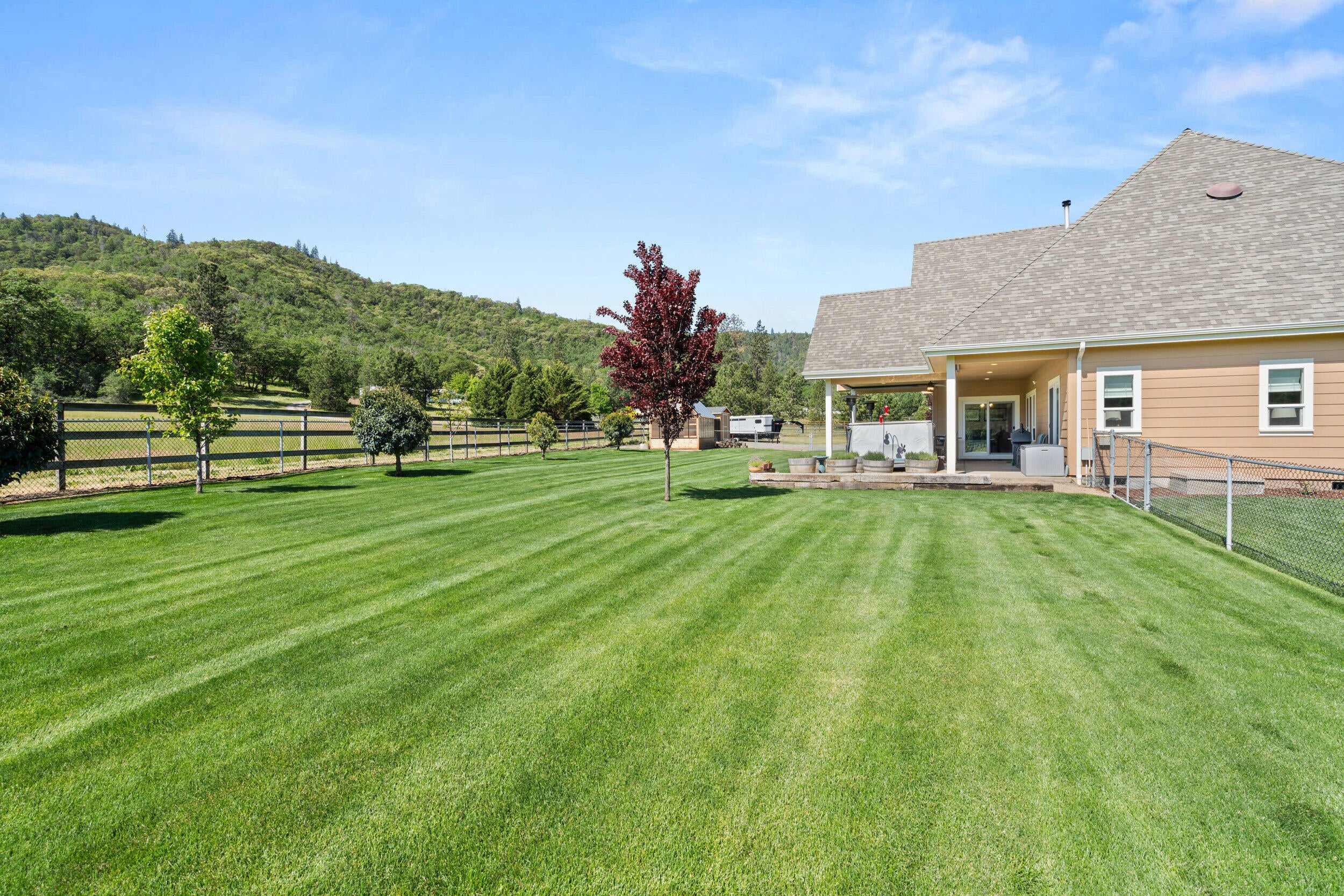 7765 Colonial Way Central Point, OR 97502 - Photo 43 of 50 lawn