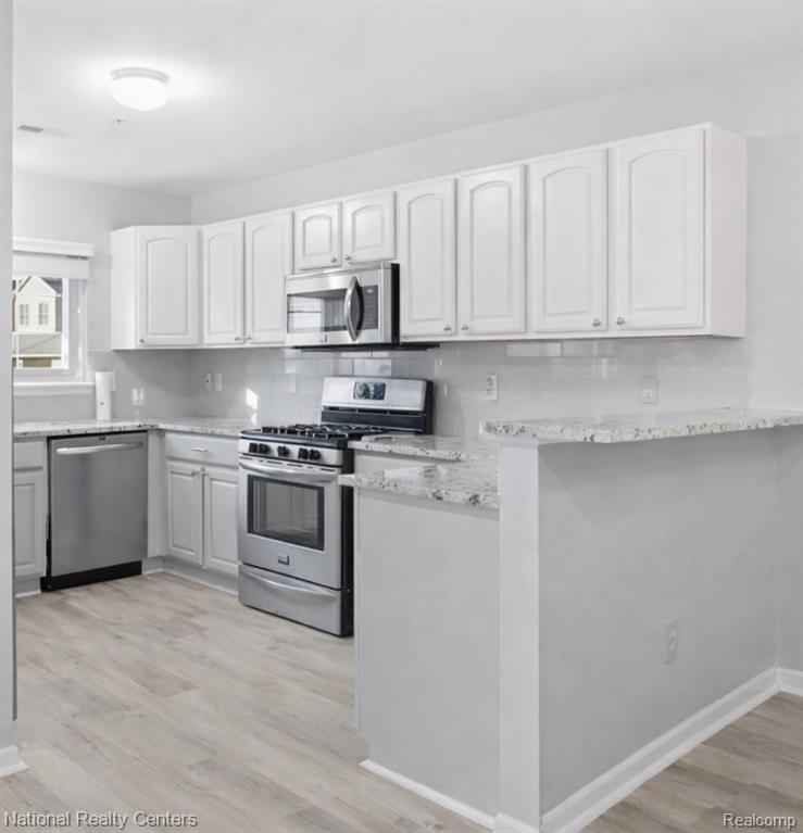 16878 Farmington Road Livonia, MI 48154 - Photo 7 of 24