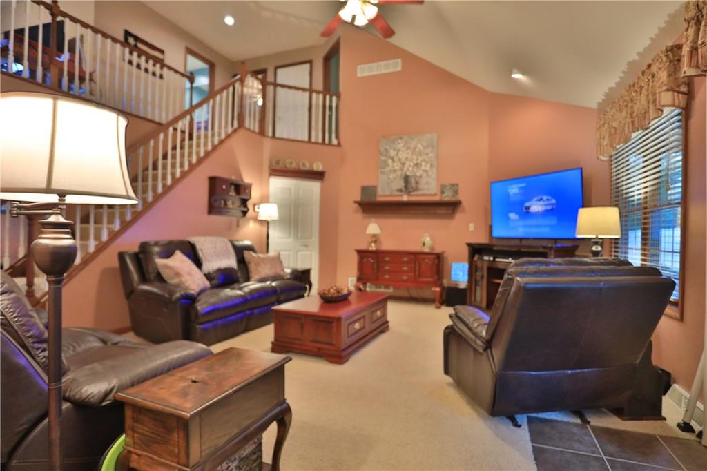 247 Ewing Road Carnegie, PA 15106 - Photo 5 of 23 Large living area