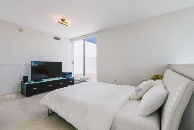 $4,000 | 3131 Northeast 188th Street, Unit 11213, Aventura, FL 33180