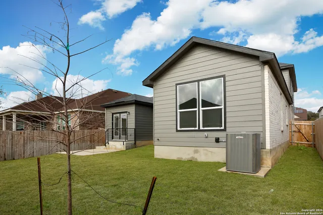 $2,800 | 5230 Anzueto, San Antonio, TX 78261