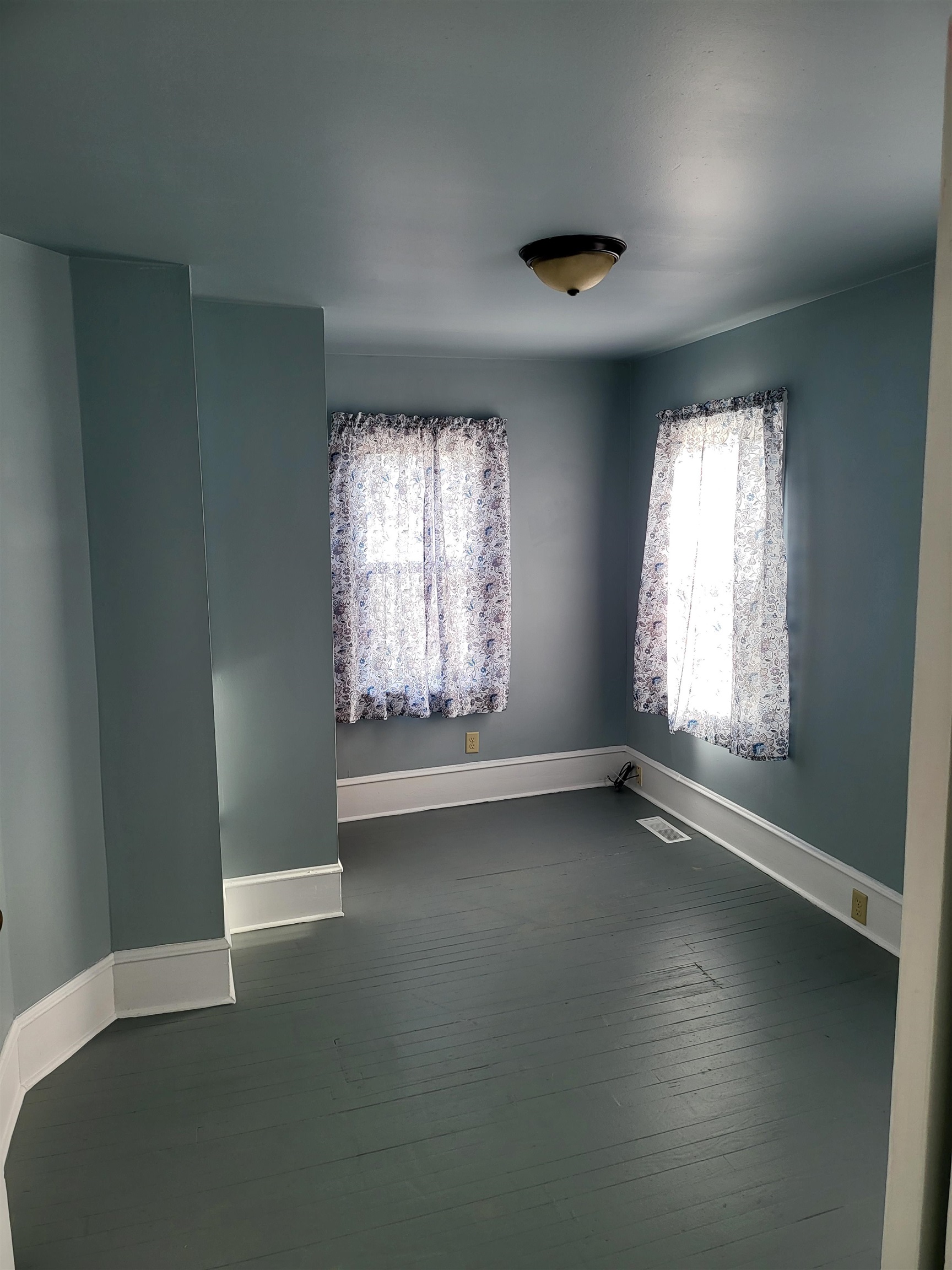 391 Highway 9 Erma, NJ 08204 - Photo 12 of 21 an empty room with windows