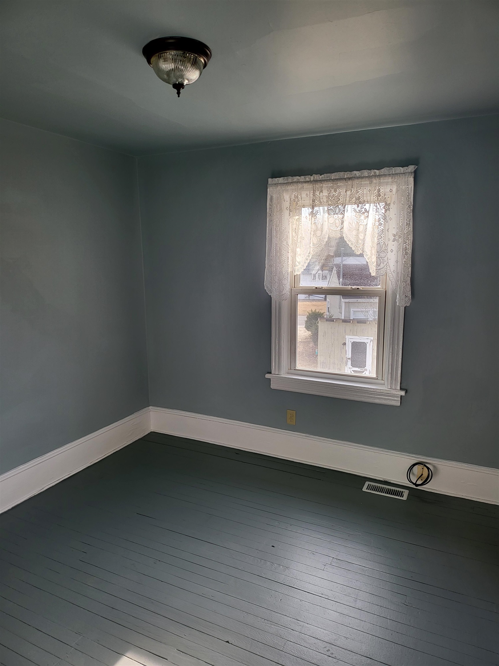 391 Highway 9 Erma, NJ 08204 - Photo 18 of 21 an empty room with a window
