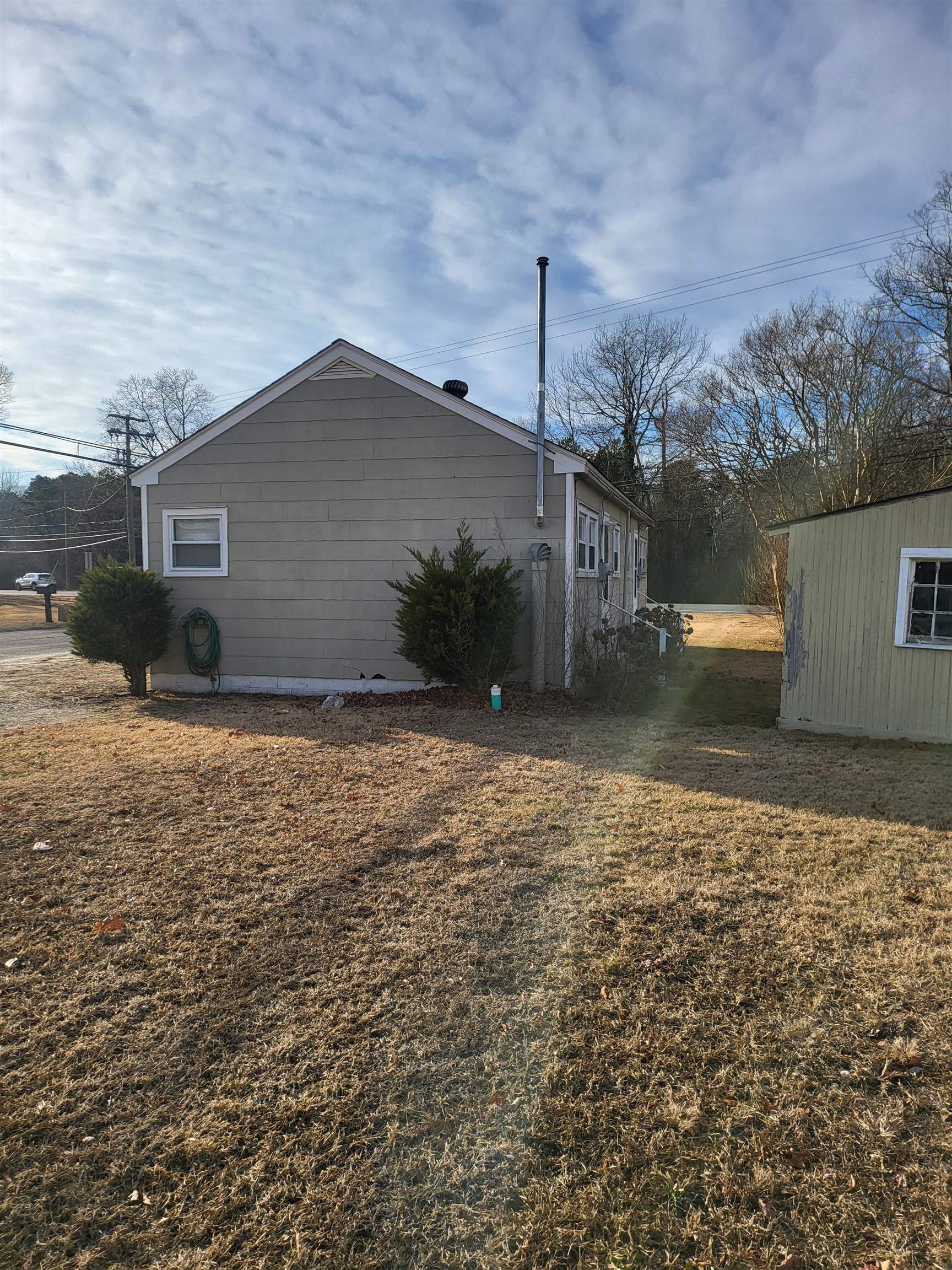 391 Highway 9 Erma, NJ 08204 - Photo 8 of 21 a backyard of a house