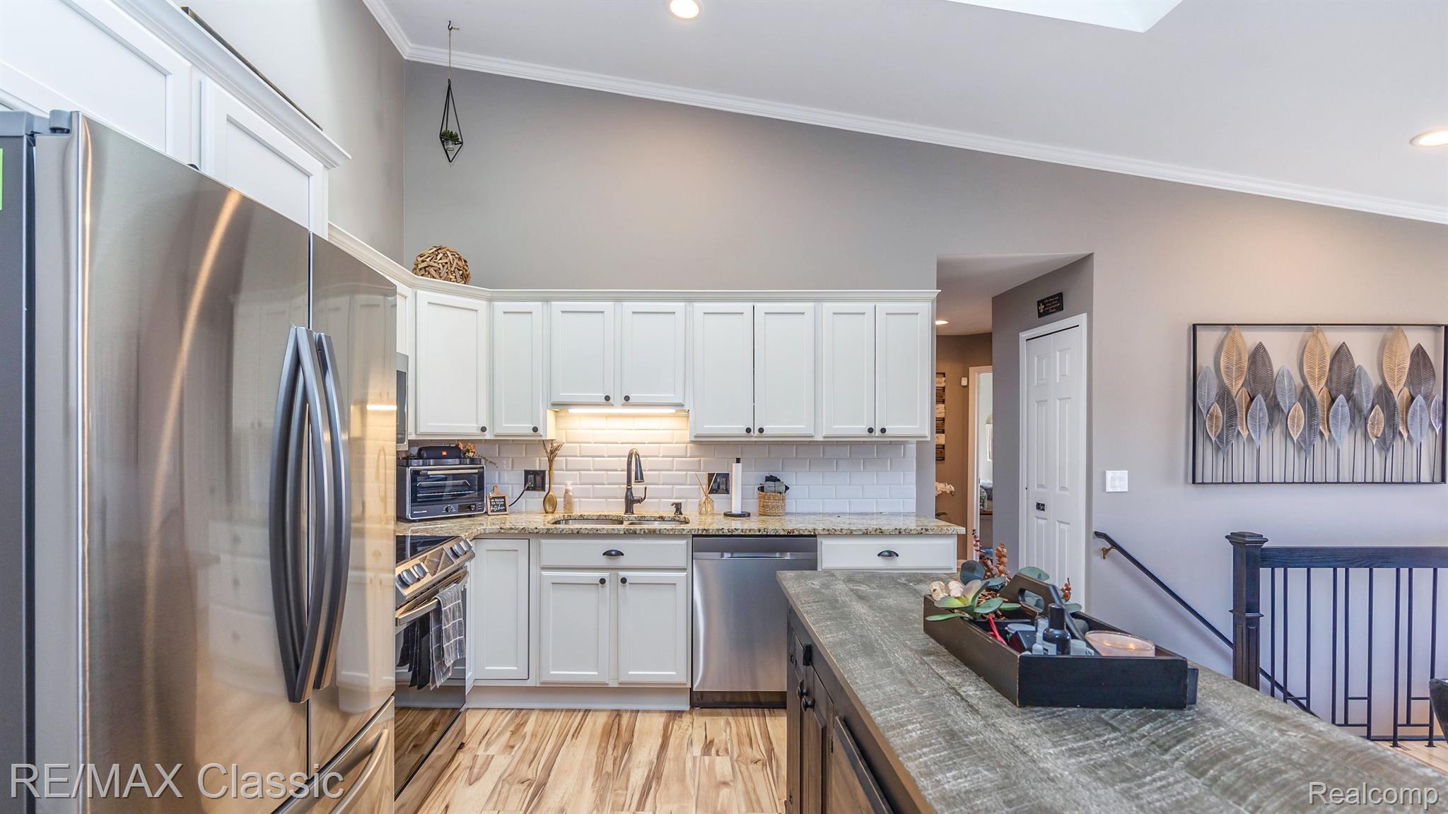 22158 Edgewater Novi, MI 48375 - Photo 7 of 60 Kitchen with SS appliances