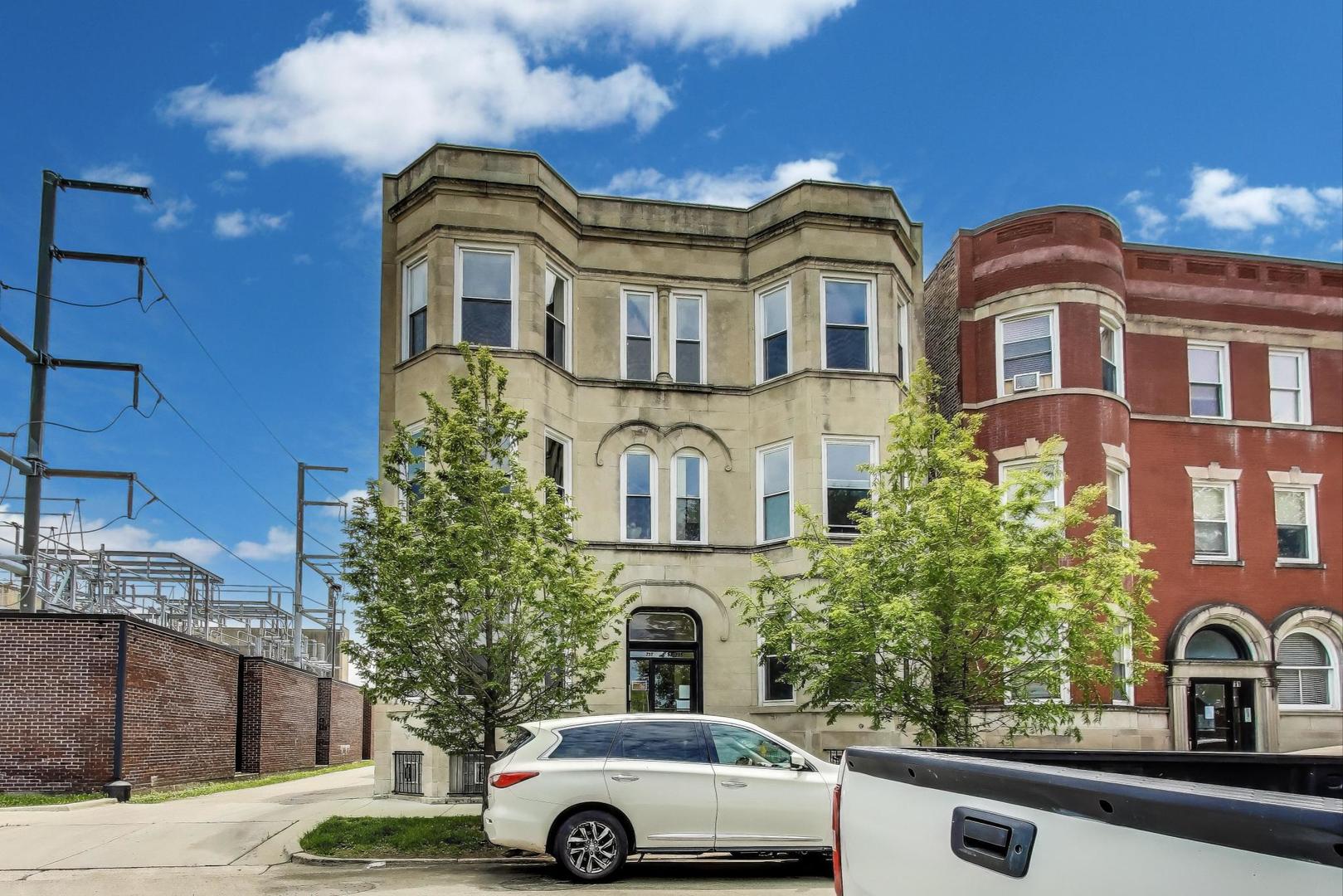 737 East 50th Street, Unit 4 Chicago, IL 60615 - Photo 1 of 33