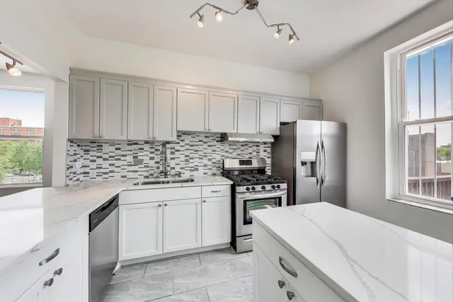 $324,900 | 737 East 50th Street, Unit 4, Chicago, IL 60615