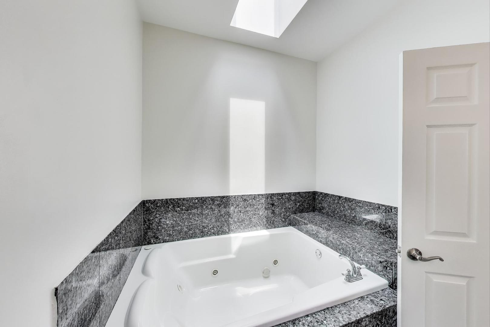 737 East 50th Street, Unit 4 Chicago, IL 60615 - Photo 15 of 33