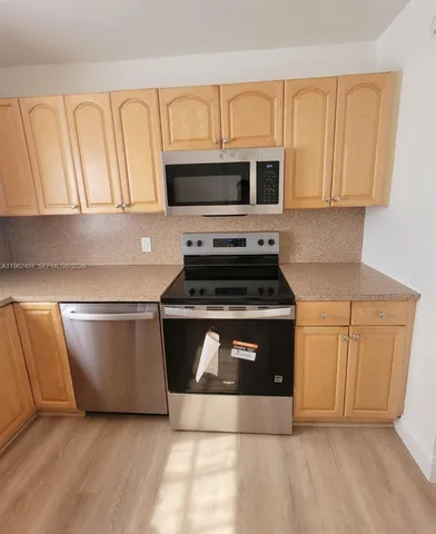 $1,600 | 2025 Northeast 164th Street, Unit 816, North Miami Beach, FL 33162