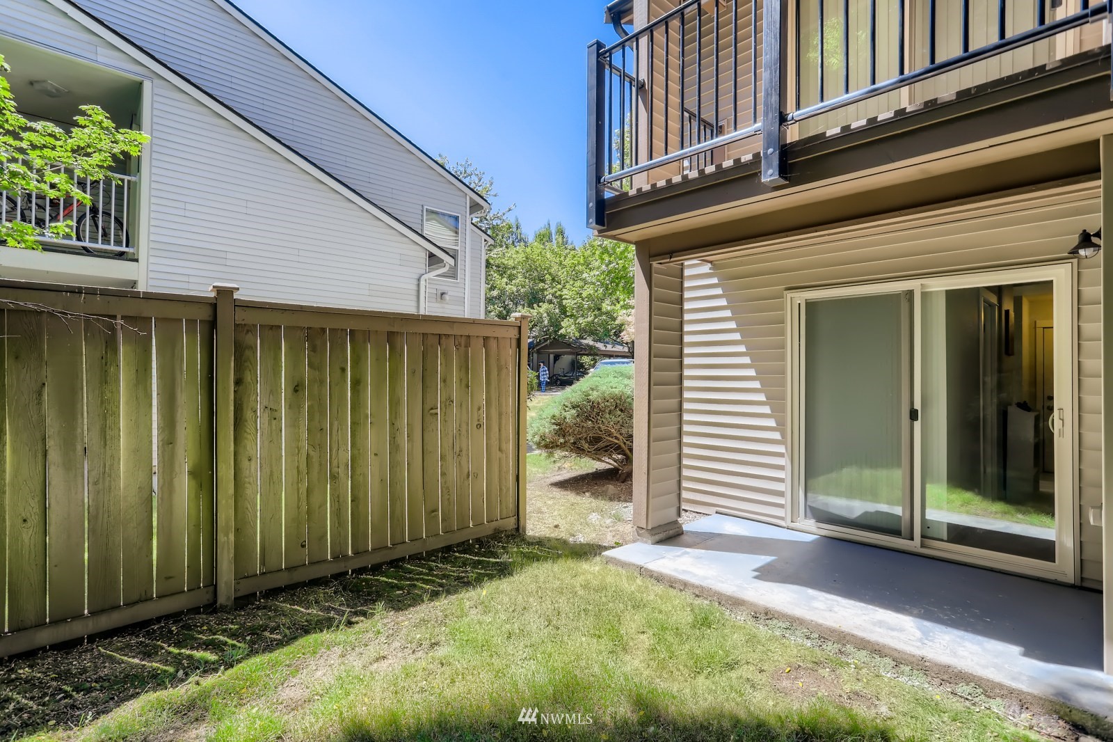9805 Avondale Road Northeast, Unit X162 Redmond, WA 98052 - Photo 12 of 19 a view of a house with backyard and porch