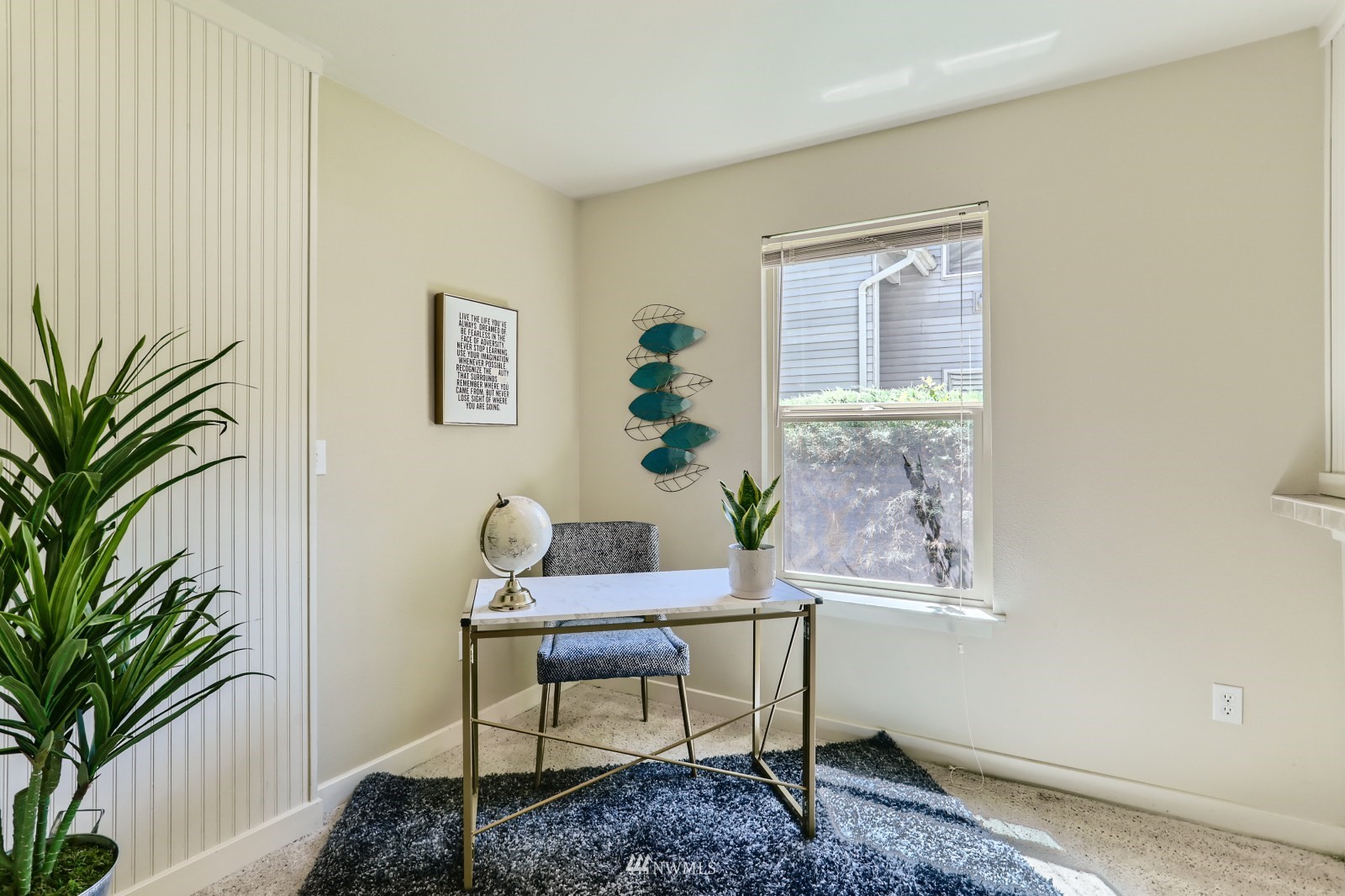 9805 Avondale Road Northeast, Unit X162 Redmond, WA 98052 - Photo 5 of 19 a workspace with furniture and a potted plant