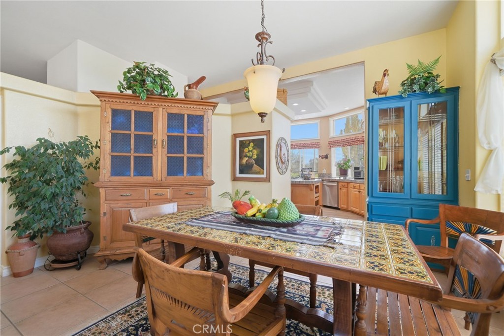 35780 Greer Road Murrieta, CA 92562 - Photo 6 of 56 Formal dining area w thruway to kitchen
