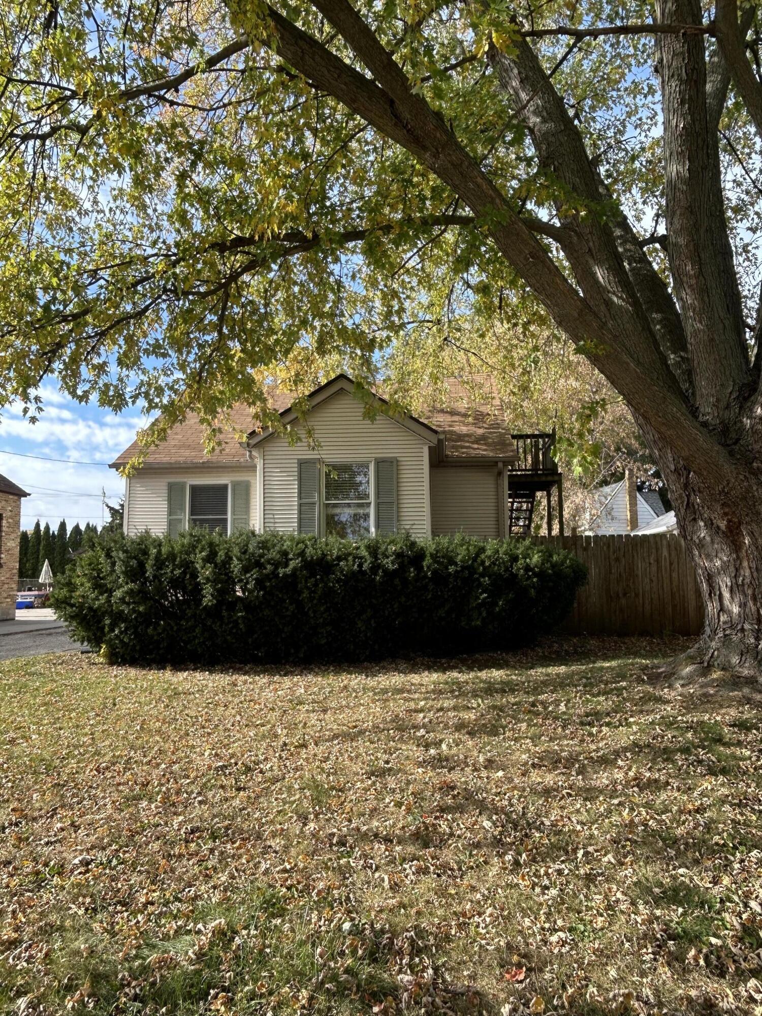 5518 40th Avenue Kenosha, WI 53144 - Photo 2 of 35 IMG_0653