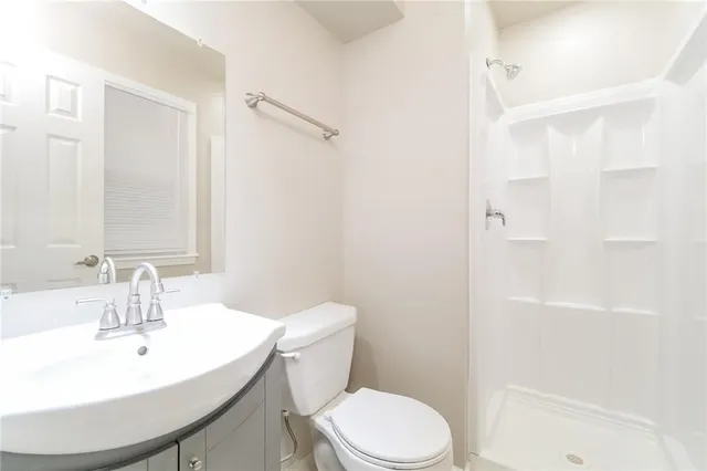 $2,325 | 7616 North Serene Avenue, Kansas City, MO 64152