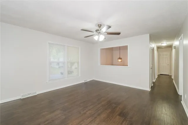 $2,325 | 7616 North Serene Avenue, Kansas City, MO 64152