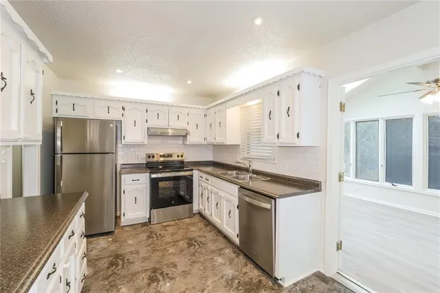 $2,325 | 7616 North Serene Avenue, Kansas City, MO 64152