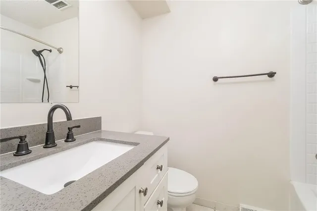 $2,325 | 7616 North Serene Avenue, Kansas City, MO 64152