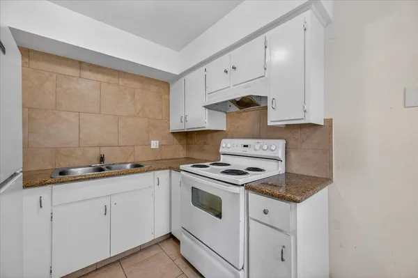 $2,299,999 | 1348 East San Bruno Avenue, Fresno, CA 93710
