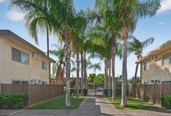$2,299,999 | 1348 East San Bruno Avenue, Fresno, CA 93710