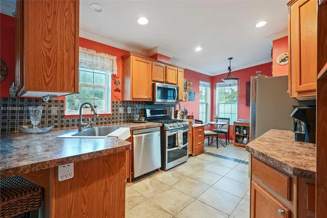 $255,900 | 3713 Wild Violet Avenue, Sebring, FL 33870