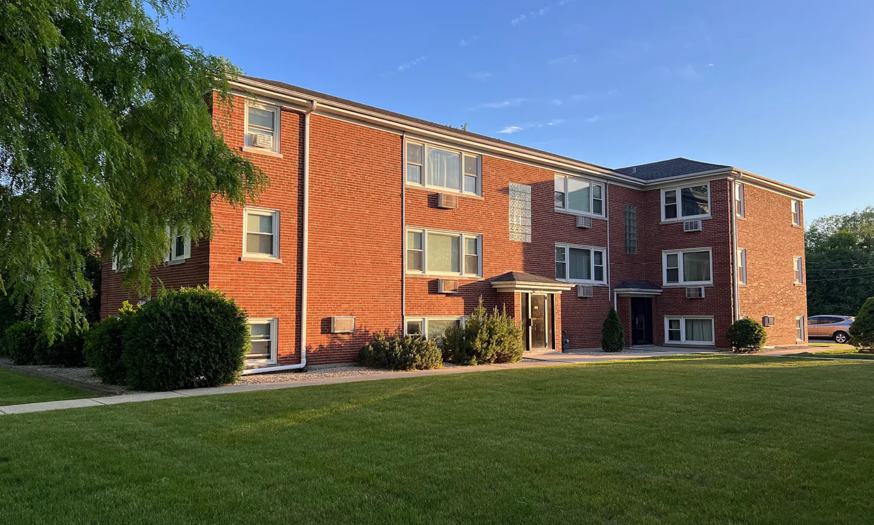 1860 Parkside Drive, Unit B1 Park Ridge, IL 60068 - Photo 2 of 6