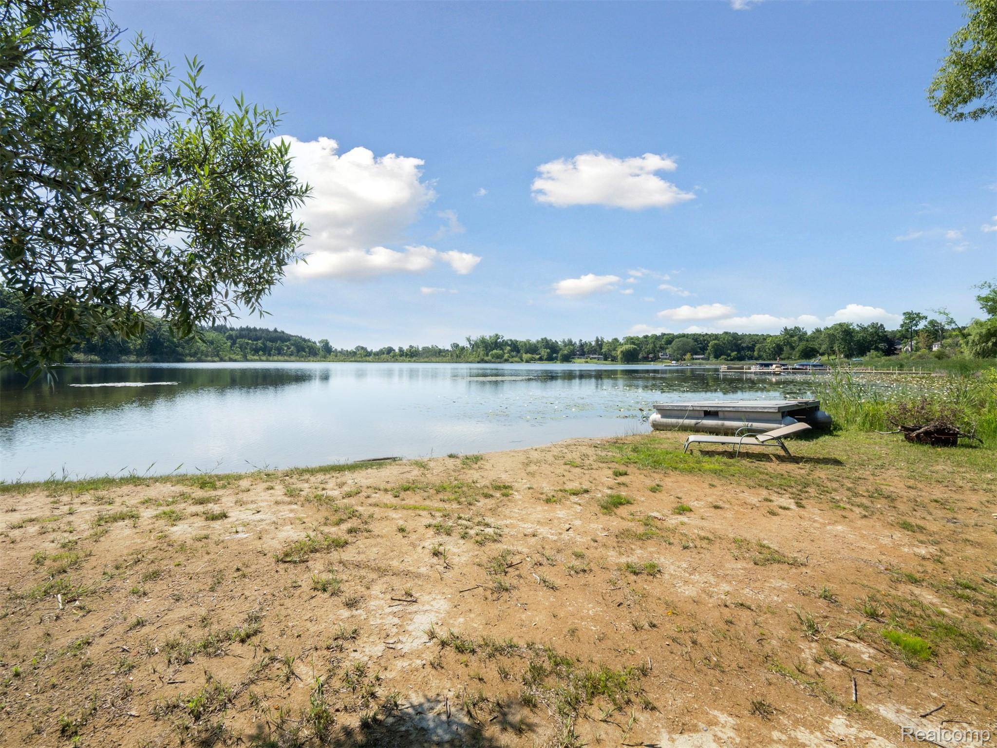 170 West Reed Lk Court Commerce Township, MI 48382 - Photo 4 of 47 170-W-Reed-Lk-Ct-Commerce-Township-MI-48390-WindowStill-17.jpg
