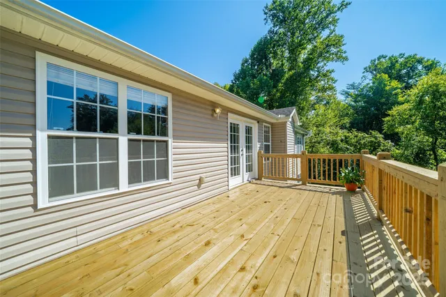 $599,000 | 151 Willard Lane, Hendersonville, NC 28792