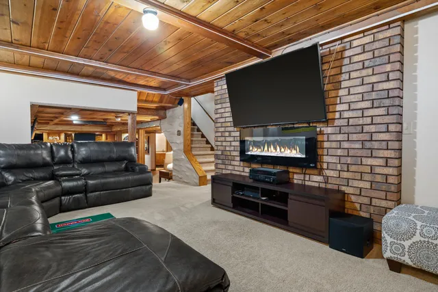 $700,000 | 8100 Imperial Drive, Franklin, WI 53132