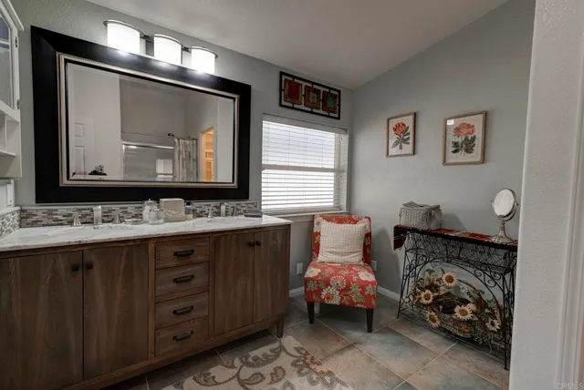 a en suite bathroom with a double vanity sink and a mirror