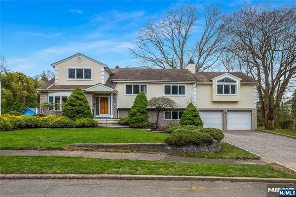 $1,499,000 | 31 Collins Avenue, Closter, NJ 07624
