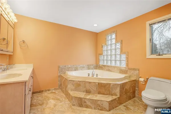 $1,499,000 | 31 Collins Avenue, Closter, NJ 07624