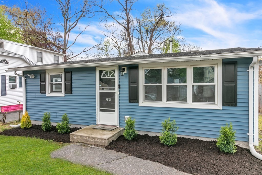 284 Ambrose Street Springfield, MA 01109 - Photo 2 of 29 a front view of a house with garden