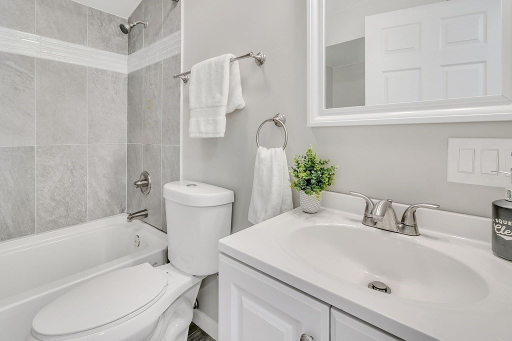284 Ambrose Street Springfield, MA 01109 - Photo 25 of 29 a bathroom with a sink toilet and shower