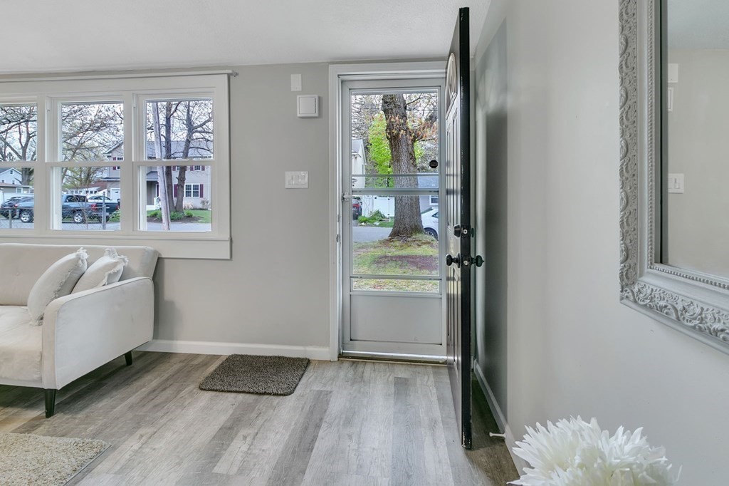 284 Ambrose Street Springfield, MA 01109 - Photo 6 of 29 a room with window and tub