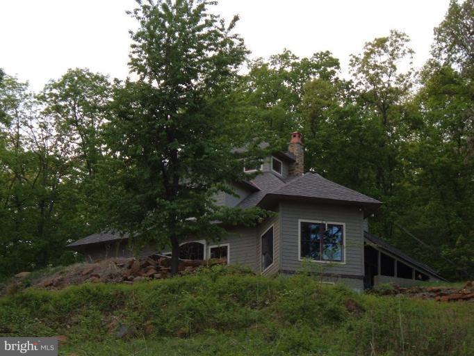 4470 Carrington Road Markham, VA 22643 - Photo 2 of 18 contemporary nestled on a hillside