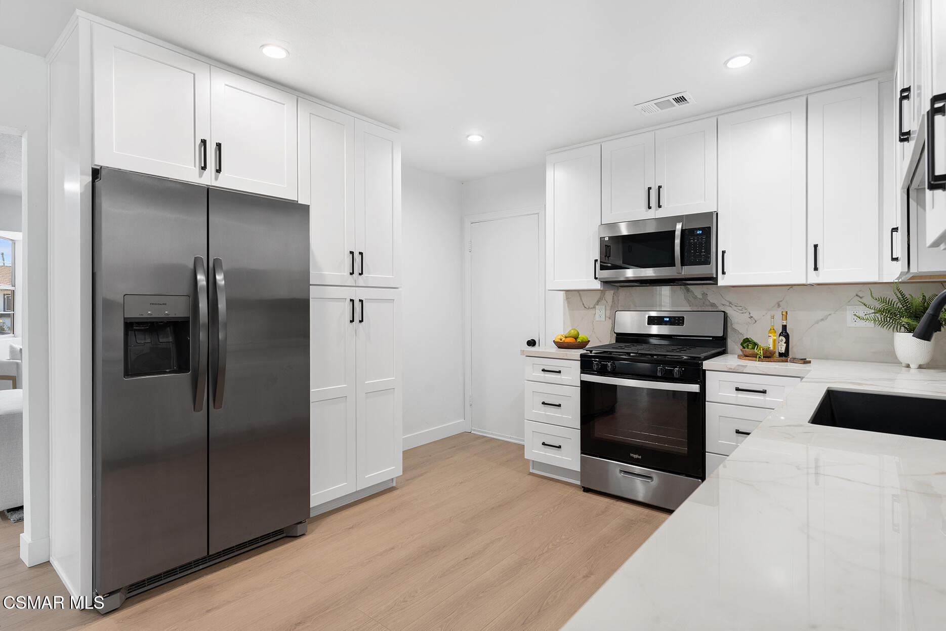 2354 Rowland Avenue Simi Valley, CA 93063 - Photo 11 of 38 2354 Rowland St_25