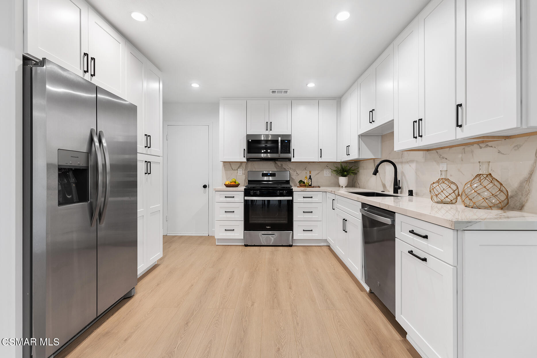 2354 Rowland Avenue Simi Valley, CA 93063 - Photo 9 of 38 2354 Rowland St_23