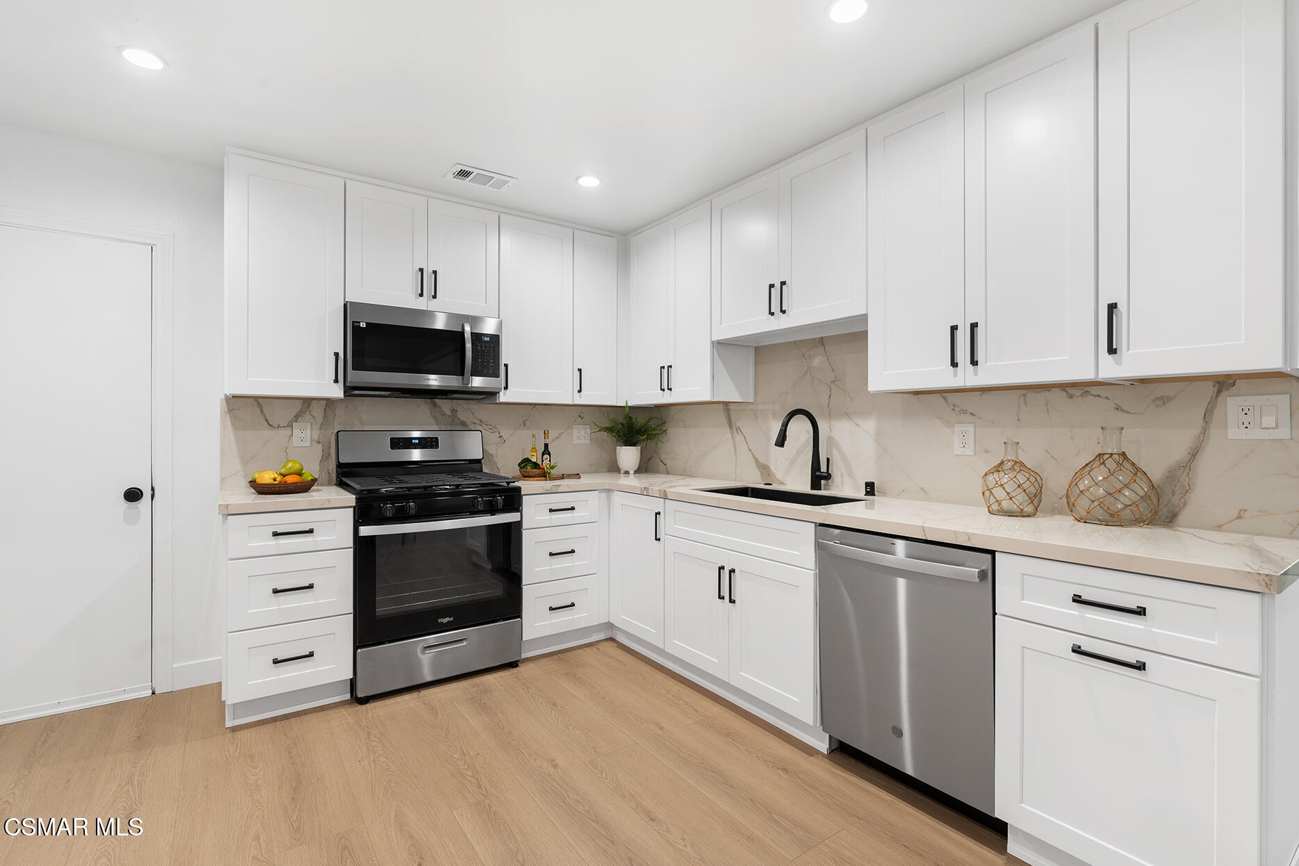 2354 Rowland Avenue Simi Valley, CA 93063 - Photo 10 of 38 2354 Rowland St_24