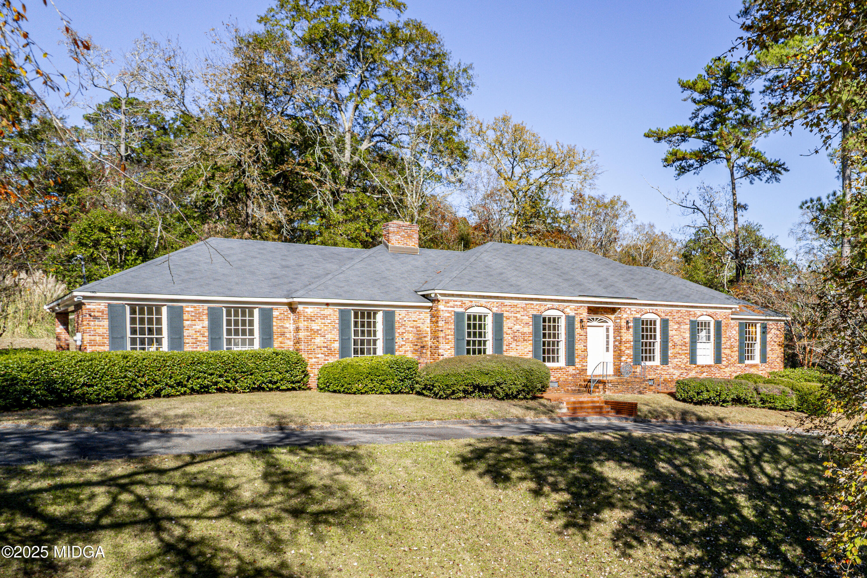 620 Rosa Taylor Drive Macon, GA 31204 - Photo 3 of 45 front view of house with a yard