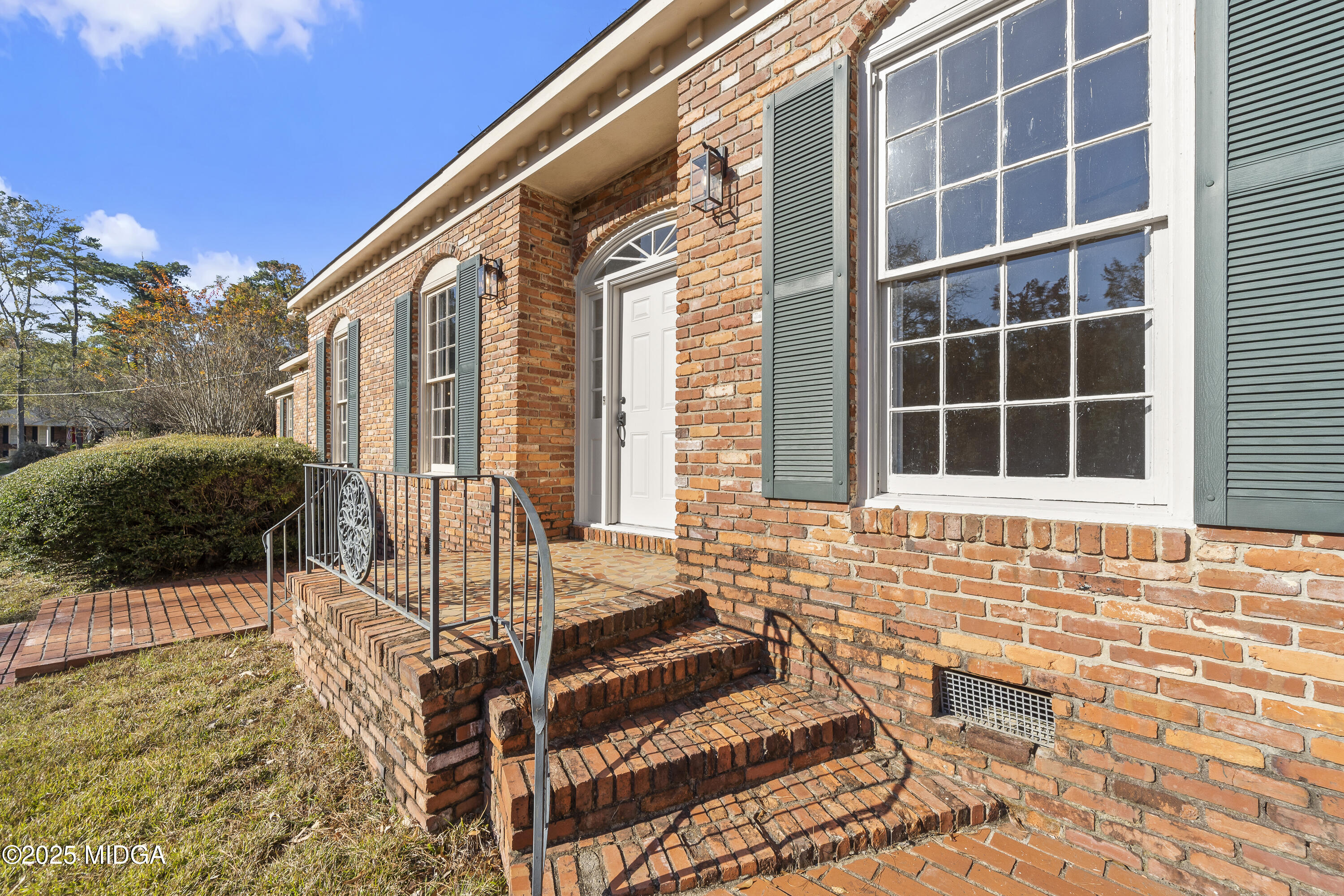 620 Rosa Taylor Drive Macon, GA 31204 - Photo 4 of 45 a front view of a house with a yard