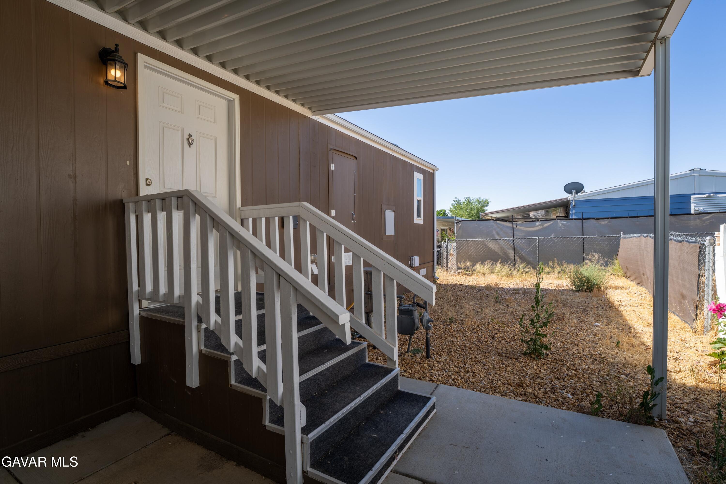 20683 Waalew Road Apple Valley, CA 92307 - Photo 5 of 33 04-JYP06298-HDR