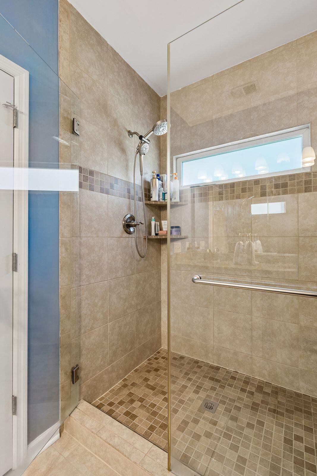 733 Ginglis Way Mount Pleasant, SC 29464 - Photo 22 of 37 Primary Suite