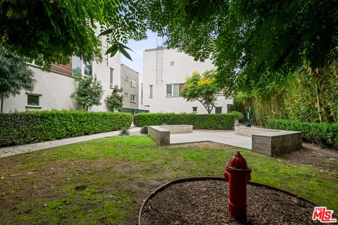 $1,145,000 | 660 North Gramercy Place, Los Angeles, CA 90004